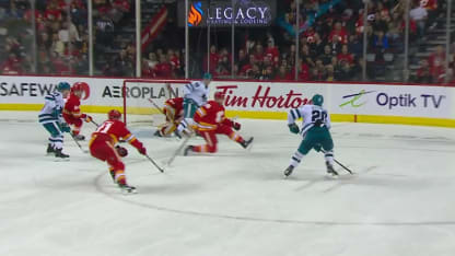 SJS@CGY: Zetterlund scores goal against Calgary Flames