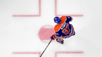 Connor McDavid Edmonton Oilers Dreikampf um die Art Ross Trophy