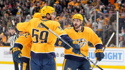 Roman Josi freut sich ueber den Comeback-Sieg der Nashville Predators