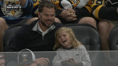 Tyler Kennedy grabs puck at Pittsburgh Penguins game