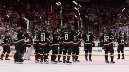 Los Coyotes tienen un final emocional en Arizona