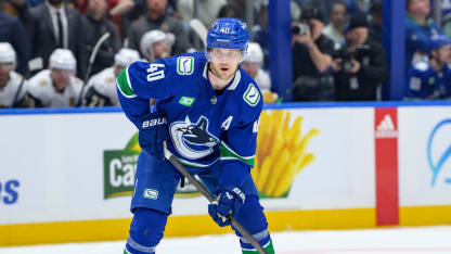 Elias Pettersson får pris av Vancouver Canucks