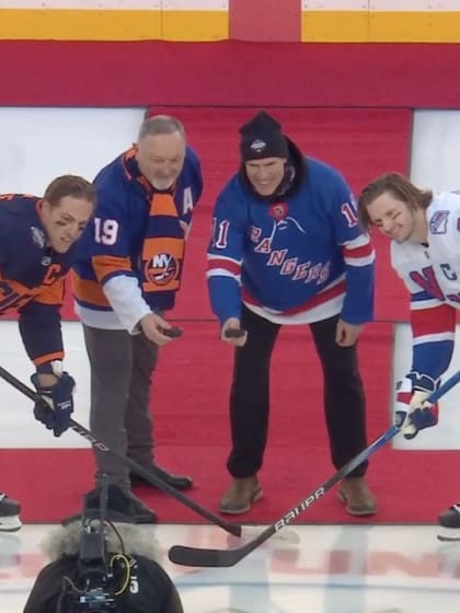 Mark Messier Bryan Trottier perform Stadium Series puck drop